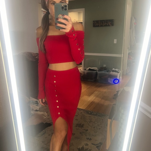 Stunning two piece red set - Picture 5 of 8